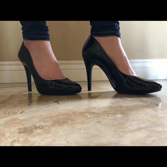 JESSICA SIMPSON HEELS - Picture 2 of 3